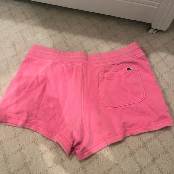 Hot pink vineyard vines shorts - Picture 2 of 3